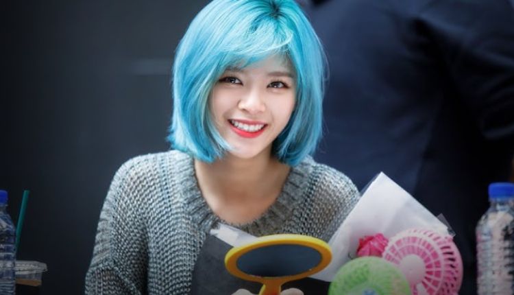 jeongyeon blue hair