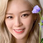 Jeongyeon Blue Hair A Bold Expression